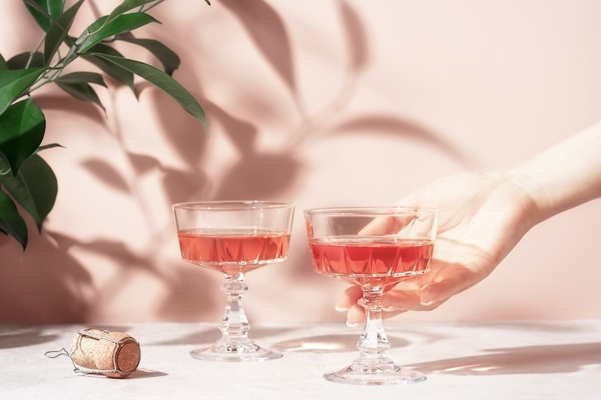 Ros�-Schaumwein: Wie er hergestellt wird und zu welchen Speisen er passt